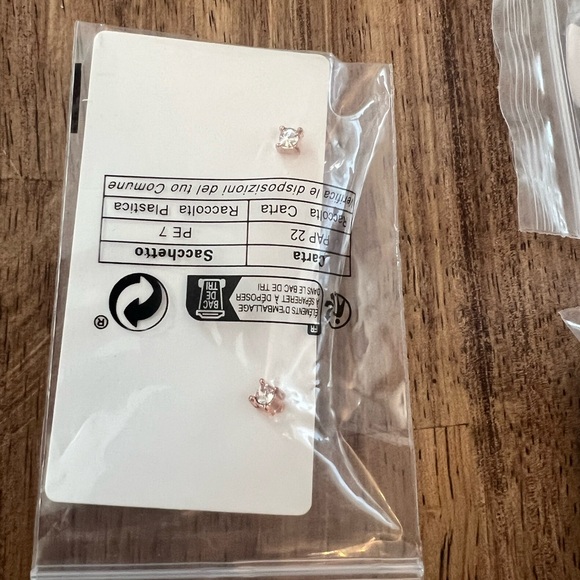 Gem earrings (I have three colors available) - Picture 4 of 4